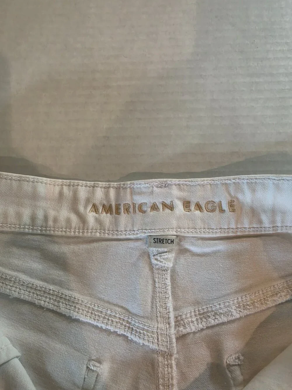 American Eagle Low Rise Baggy White Denim Shorts Size 8 NWOT